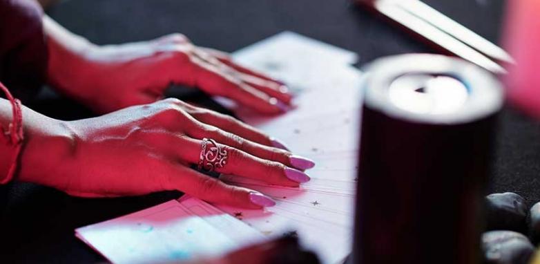 Pasos para jugar al tarot gitano